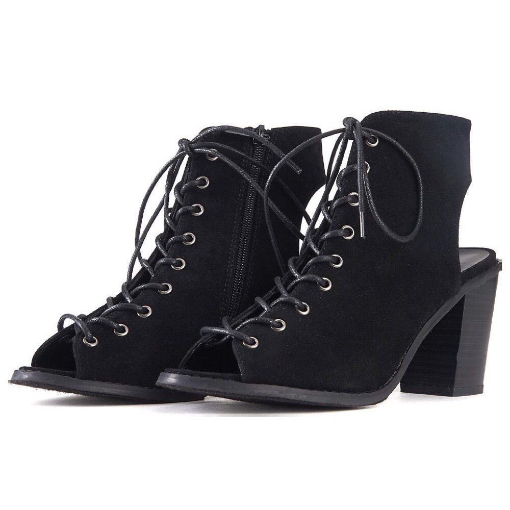 Breckelle’s Tyler-11 Lace-Up Ankle Bootie - Black